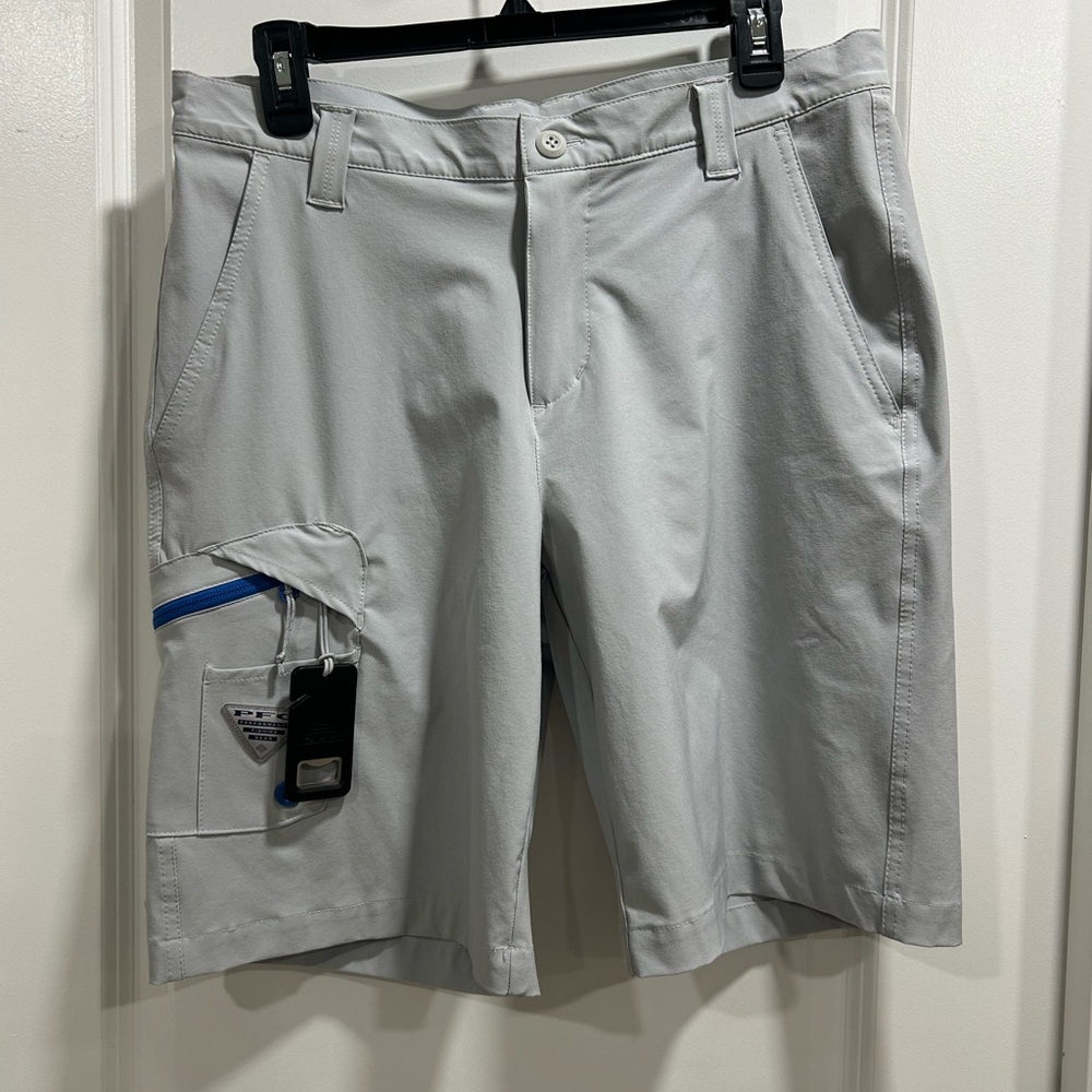 Columbia Men's Light Gray Cargo Shorts